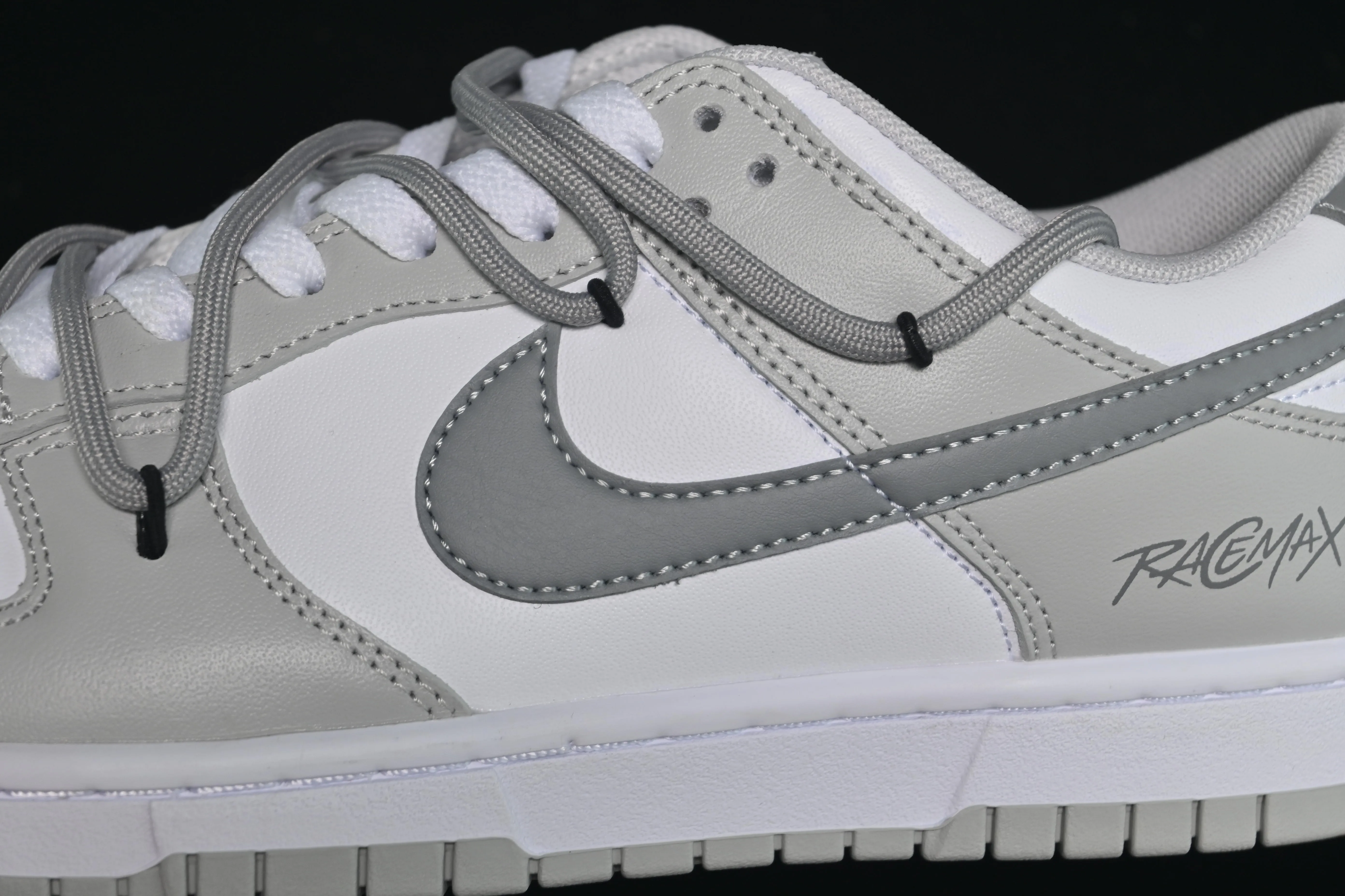 All categories Nk SB Dunk Series Nk SB Dunk Low High-end customized low-top sneakers Nike SB Dunk Low white gray strap low-top casual sneakers DD1391-103